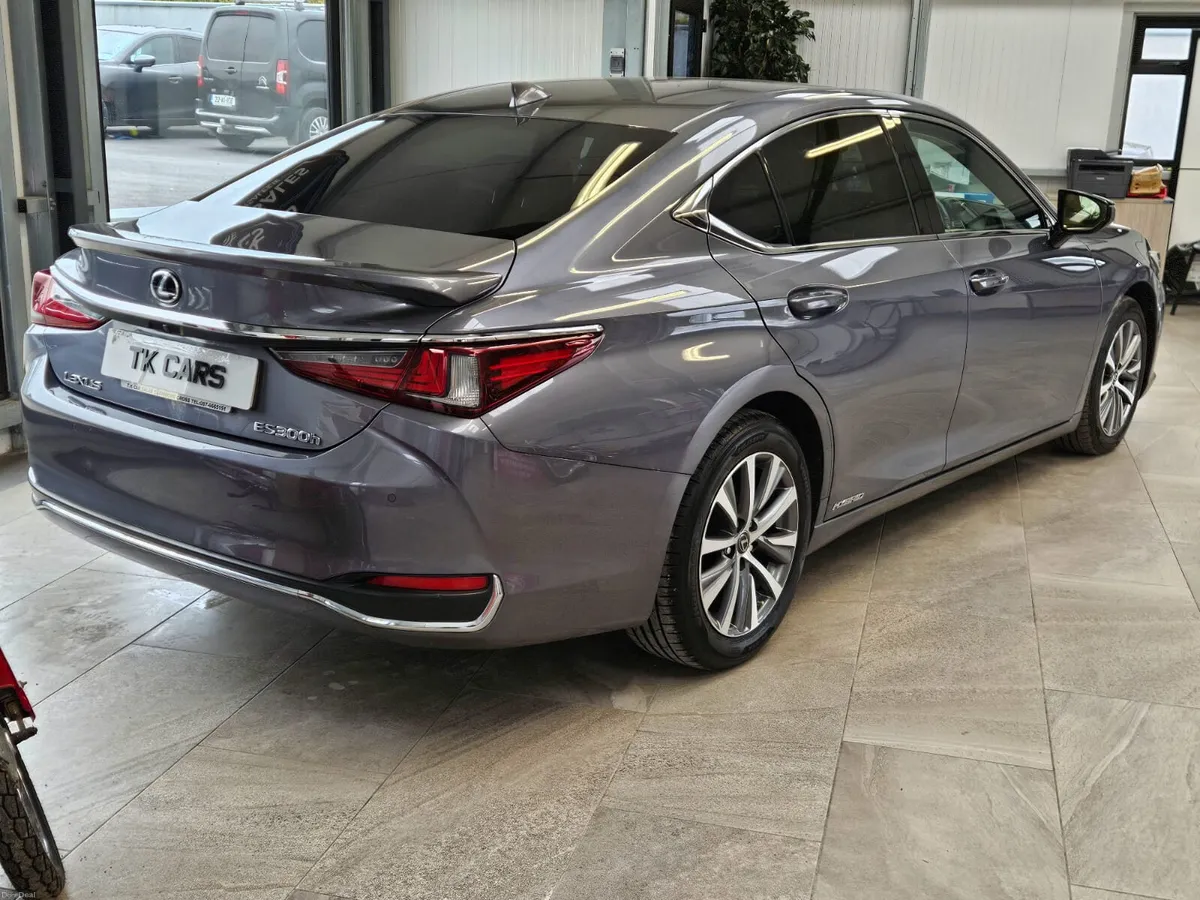 19 LEXUS ES 300H EXECUTIVE HYBRID - Image 2