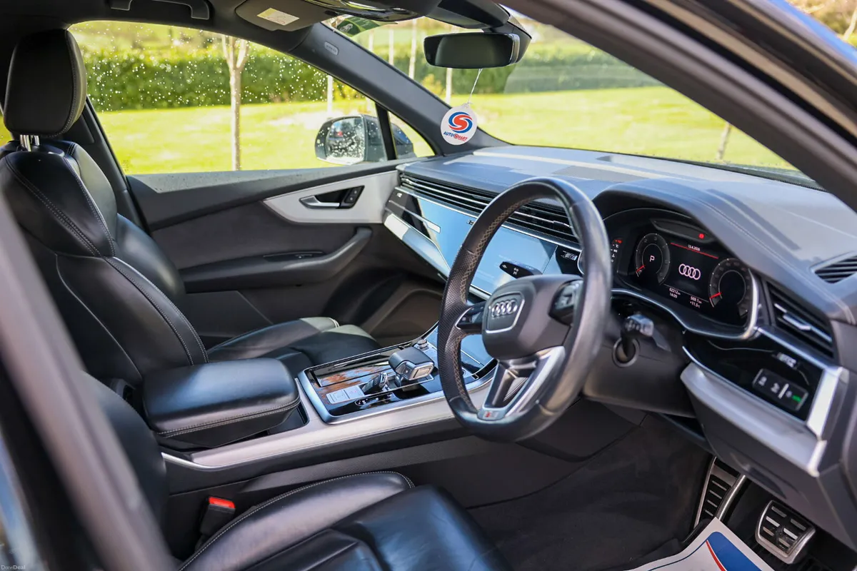 2023 Audi Q7 50 TDI quattro 2 seater Commercial - Image 3