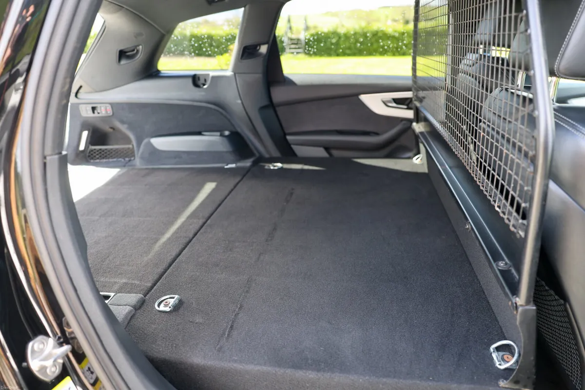 2023 Audi Q7 50 TDI quattro 2 seater Commercial - Image 4