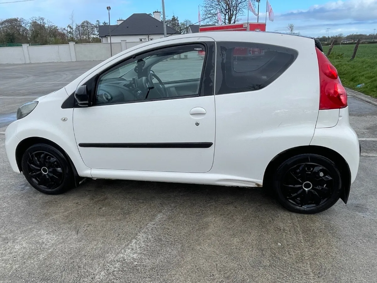 Peugeot 107 2011 - Image 4