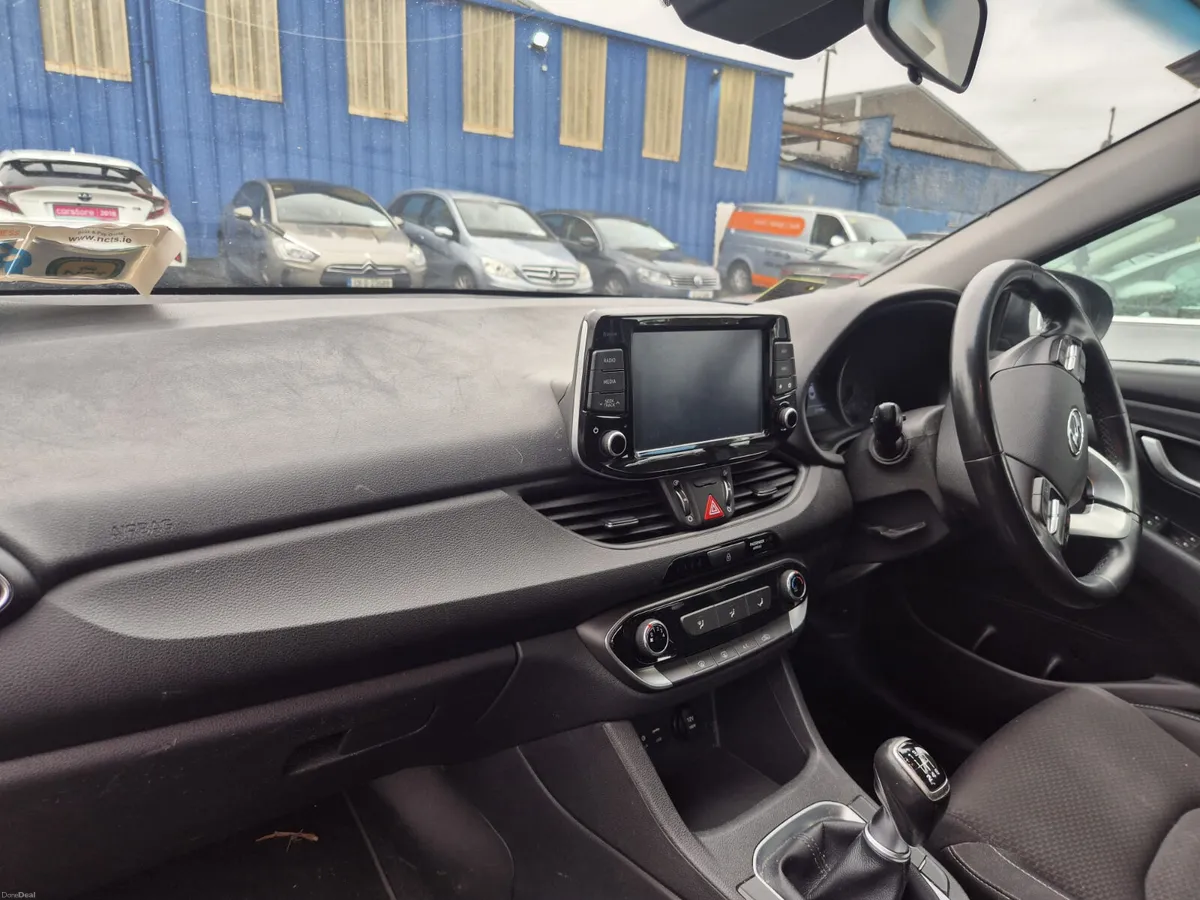 Stunning Hyundai i30 2018 comes with 2 years NCT - Image 4