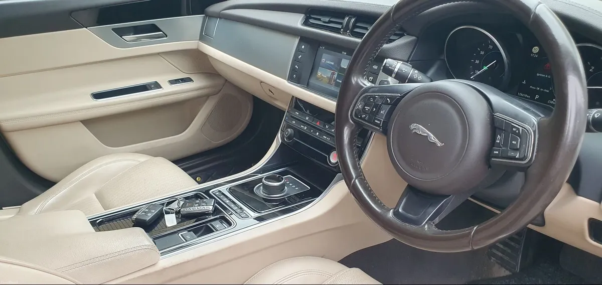 Jaguar XF 2017 automatic 2.0d - Image 2