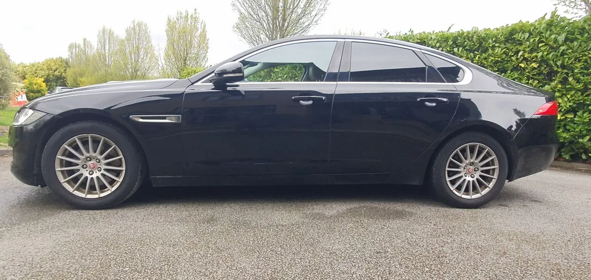 Jaguar XF 2017 automatic 2.0d - Image 3