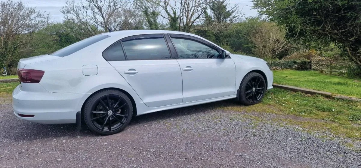 Volkswagen Jetta 2018 - Image 2