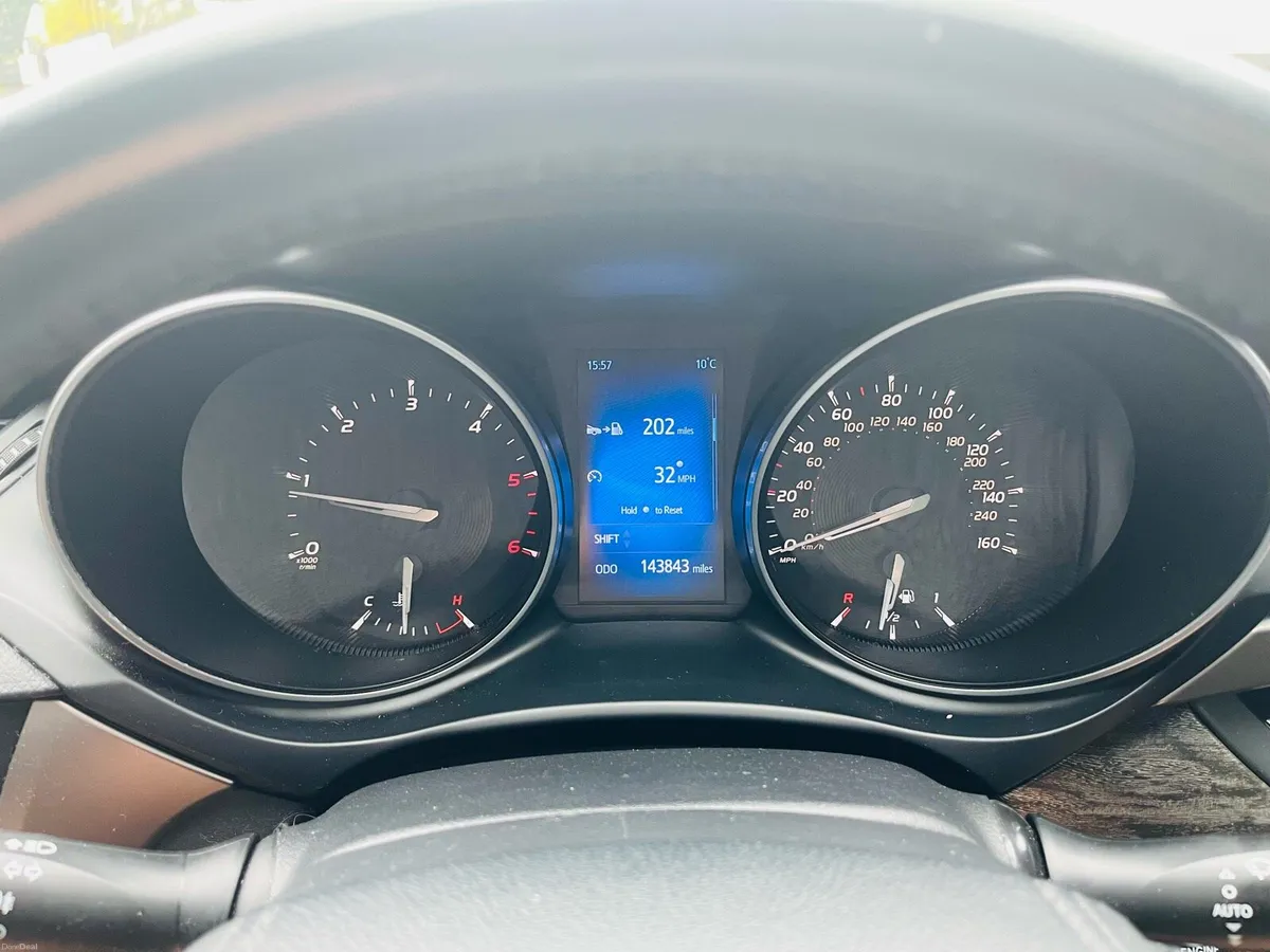 Toyota Avensis Excel 2.0 D4D 143 - Top of Range - Image 3