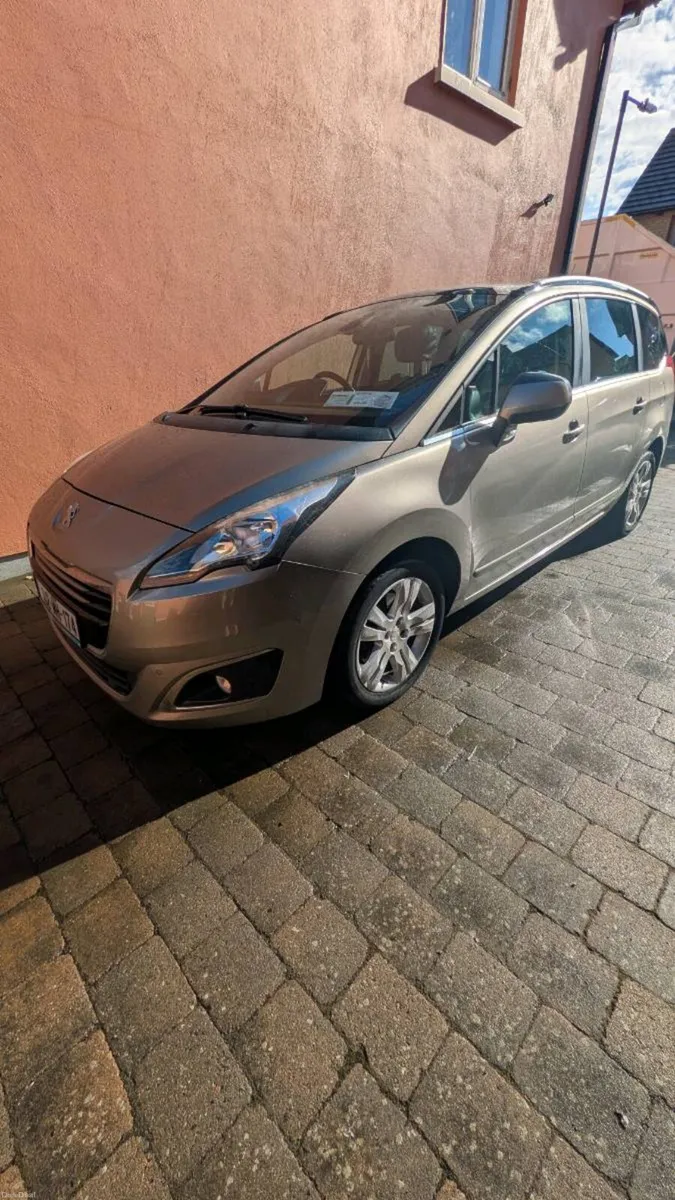 Peugeot 5008 - Image 1
