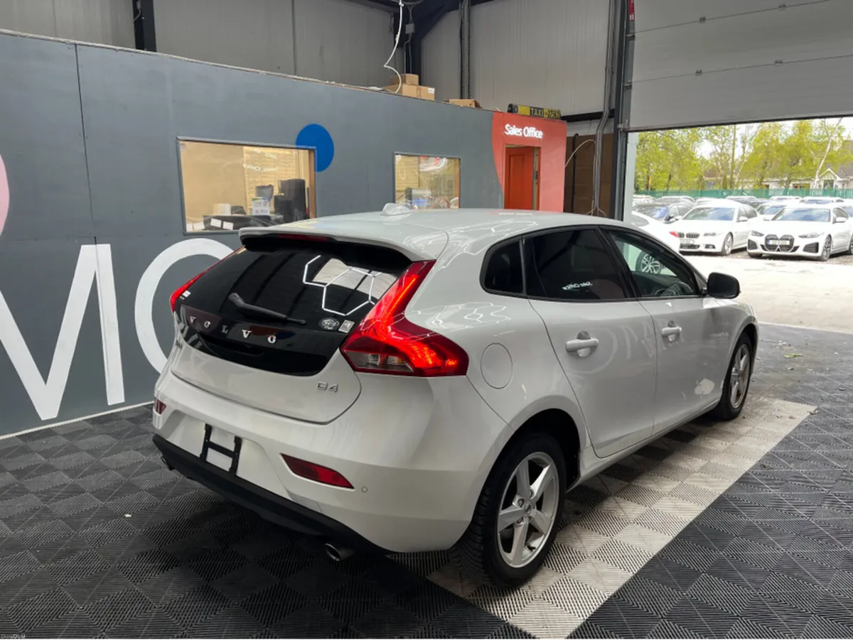 Volvo V40 €14950 2016 VOLVO V40 2.0 AUTOMATIC / CR - Image 2