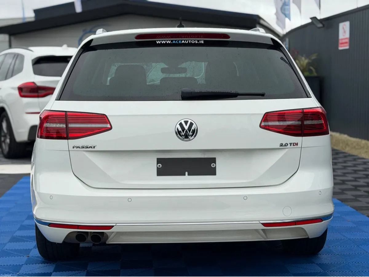Volkswagen Passat HIGHLINE - 2.0L DIESEL - AUTO - - Image 2