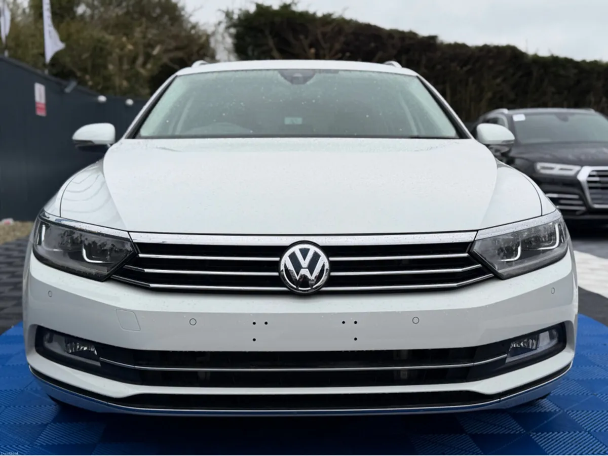 Volkswagen Passat HIGHLINE - 2.0L DIESEL - AUTO - - Image 4