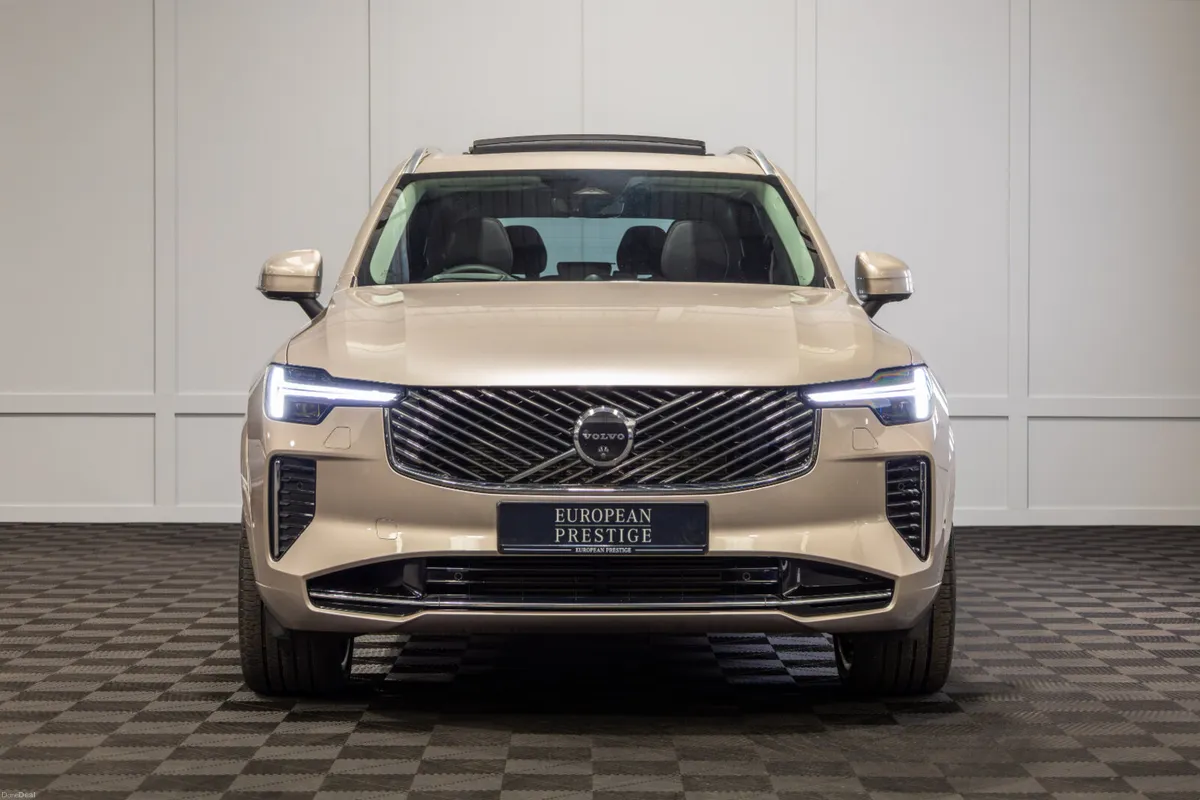 2025 Volvo XC90 T8 Ultra Bright Theme - Image 2