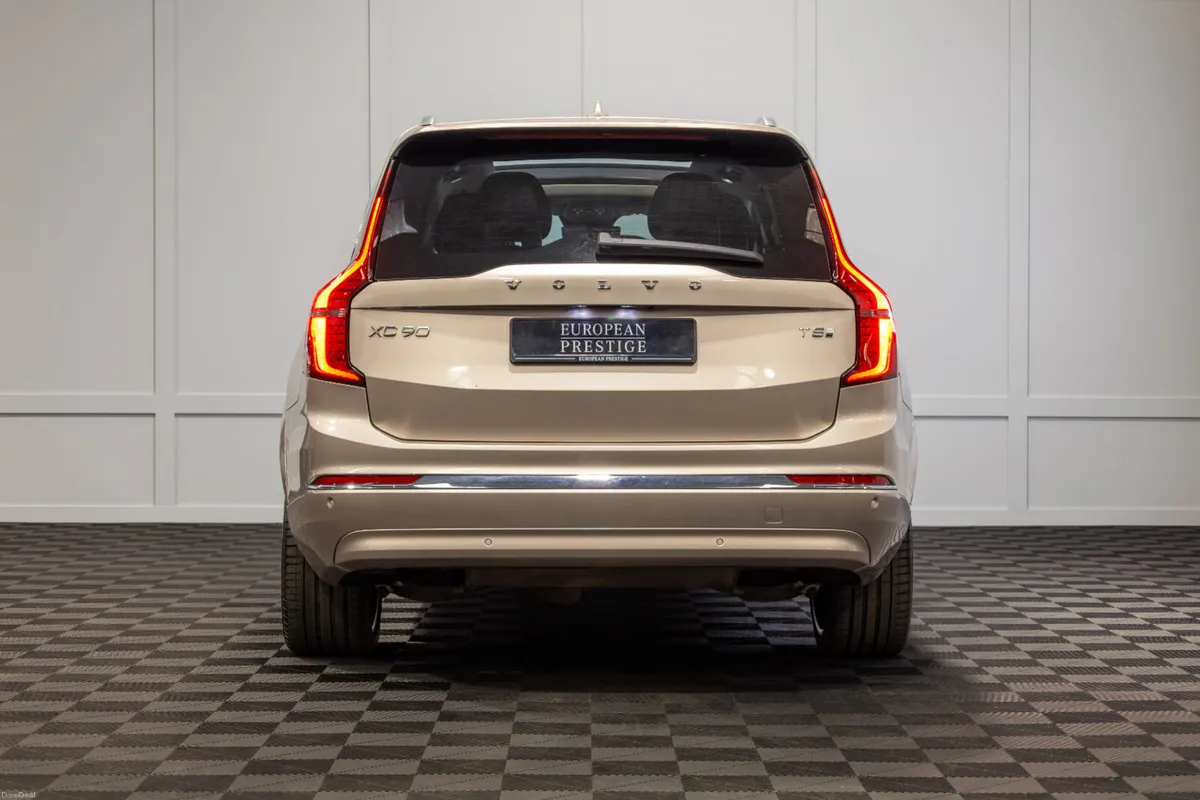 2025 Volvo XC90 T8 Ultra Bright Theme - Image 5