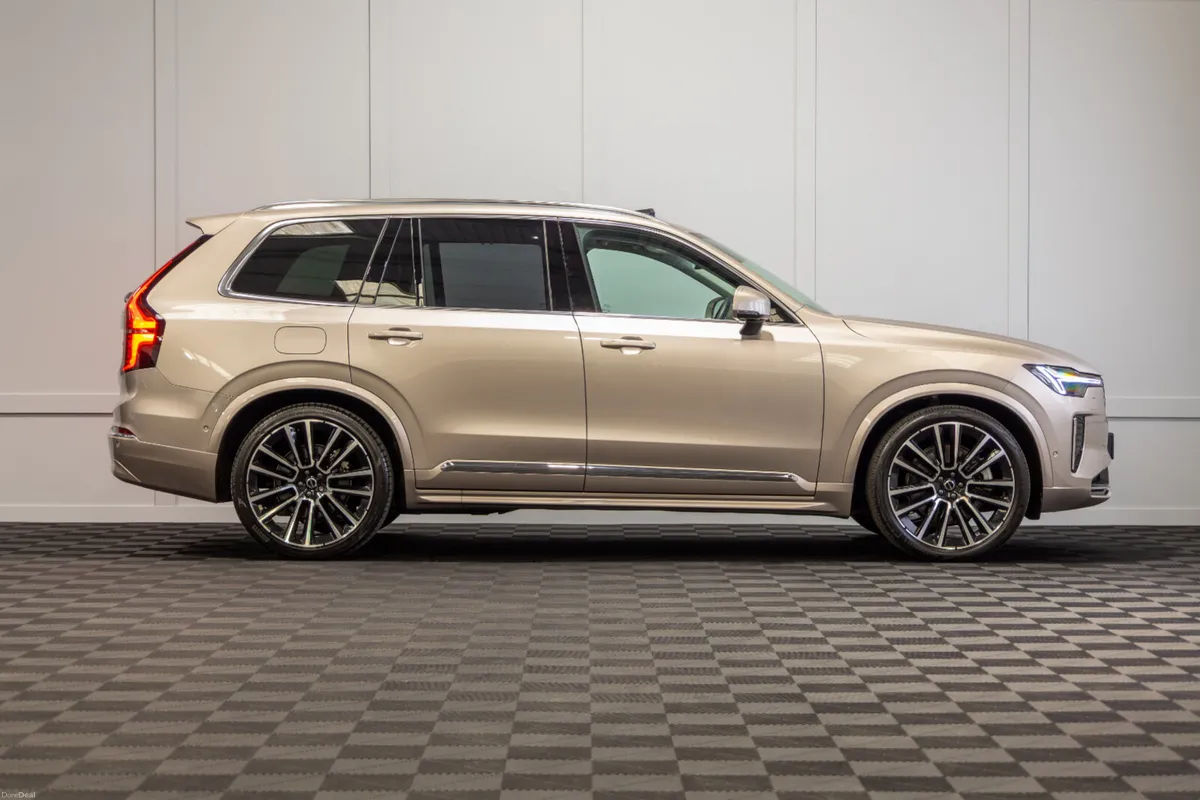 2025 Volvo XC90 T8 Ultra Bright Theme - Image 6