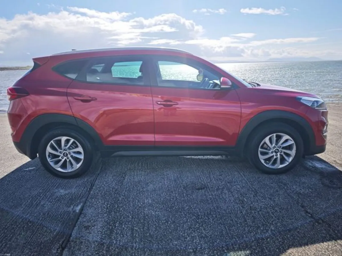 Hyundai Tucson Executive 5DR - Image 2