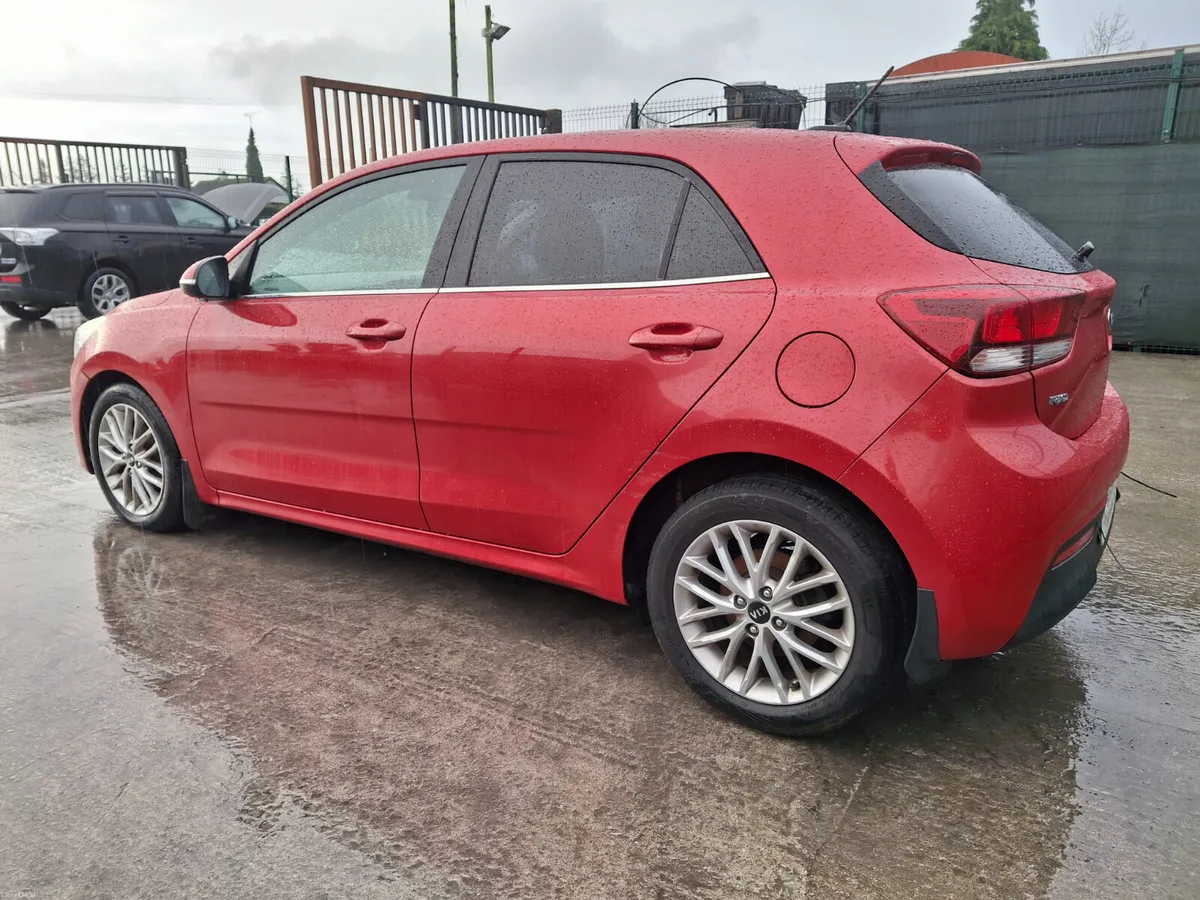 2019 Kia Rio Very Light Damage - Image 4
