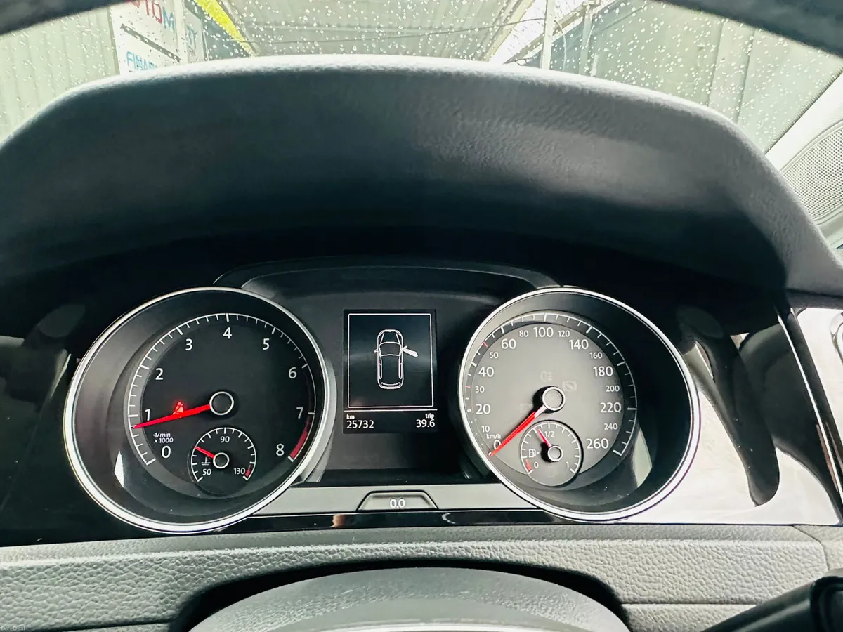 VOLKSWAGEN GOLF 2016 25K KM ONLY CAR PLAY - Image 6