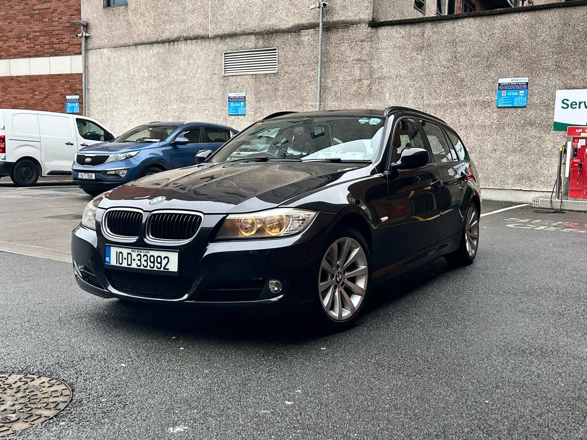 BMW 320i Estate 2010 Petrol - Image 3