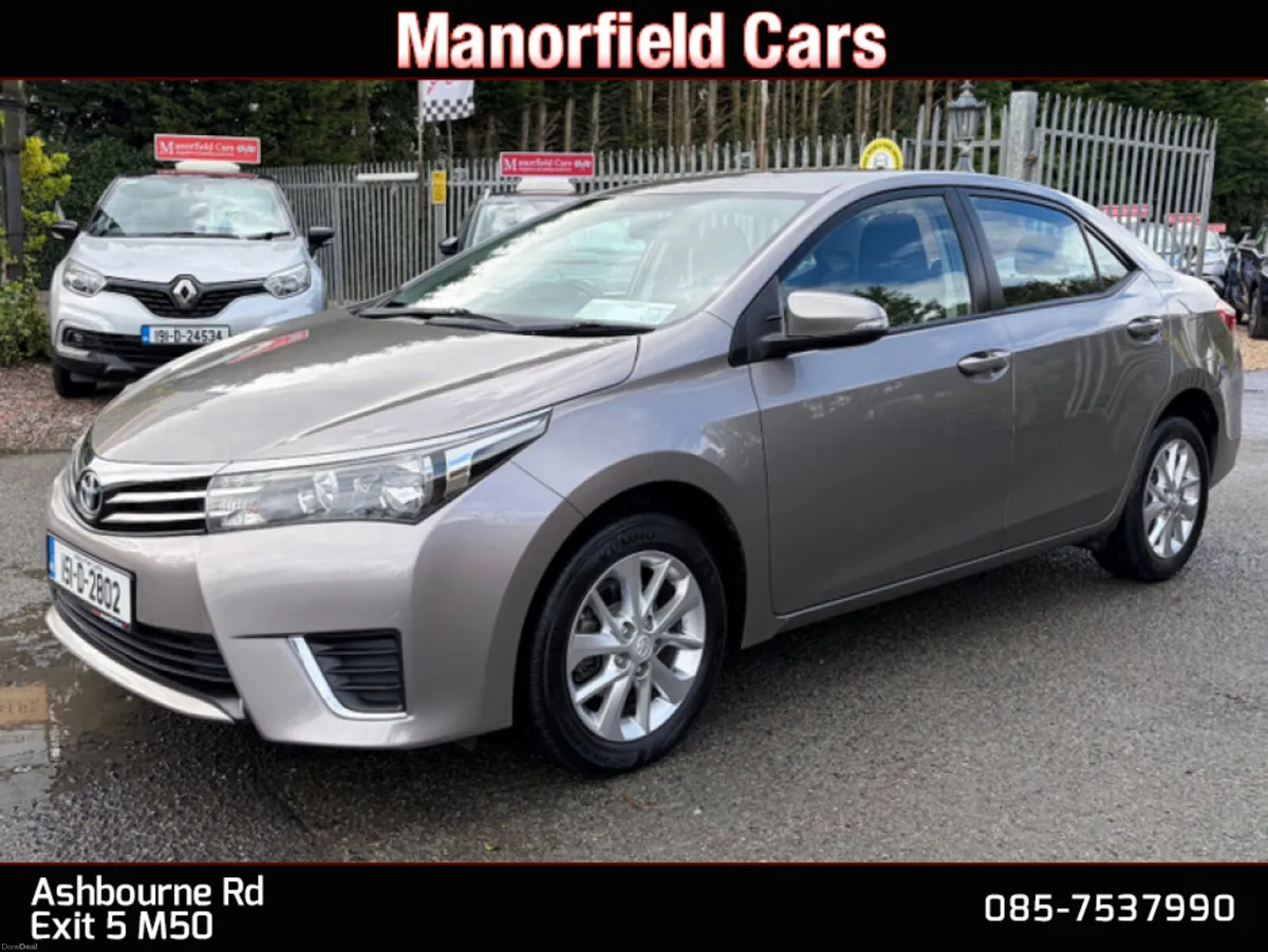 2015 Toyota Corolla Aura 1.3 Petrol Saloon - Image 4