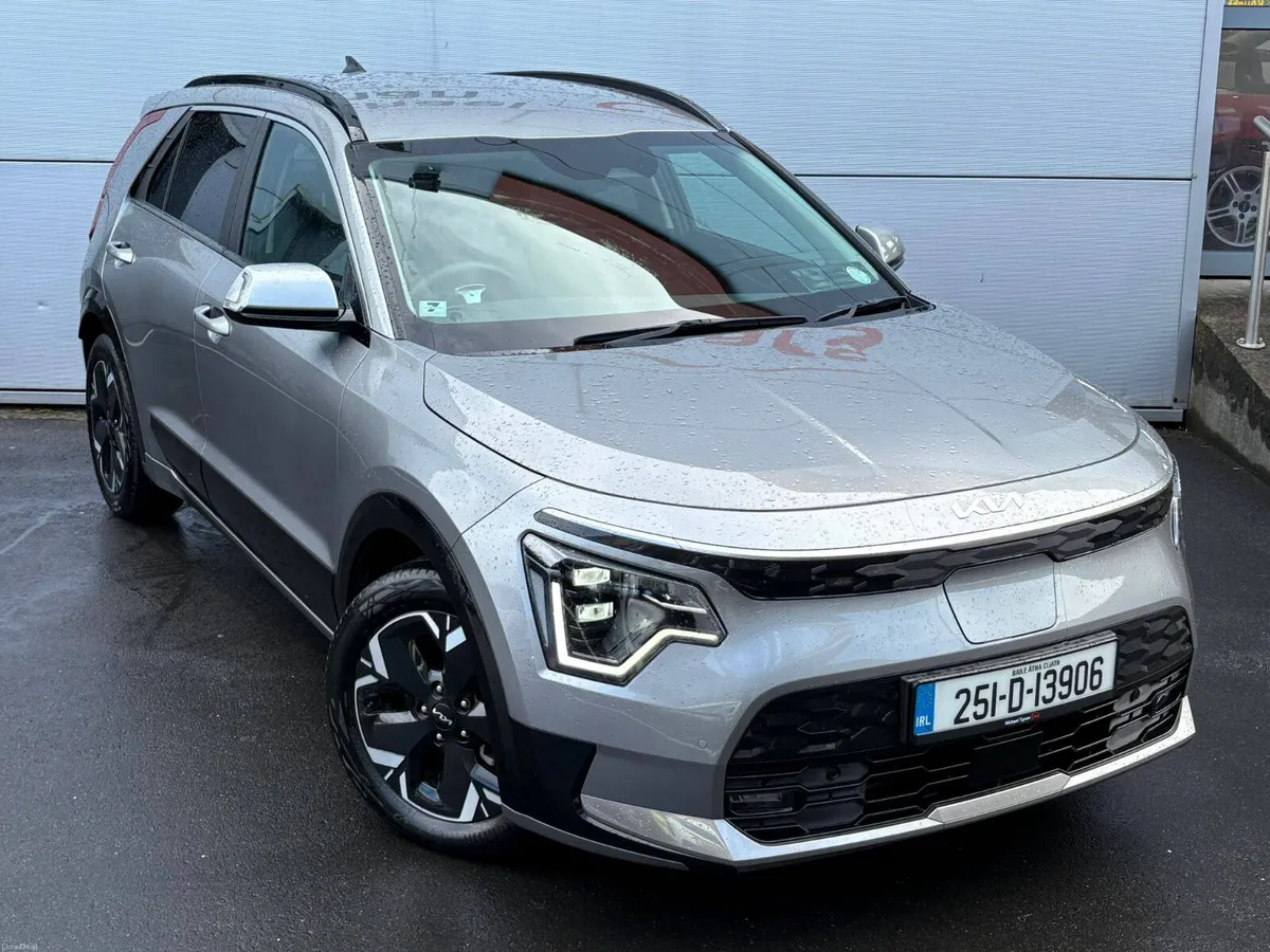 2025 Kia e Niro K3 SEM,  Leather, 17" Alloys - Image 3