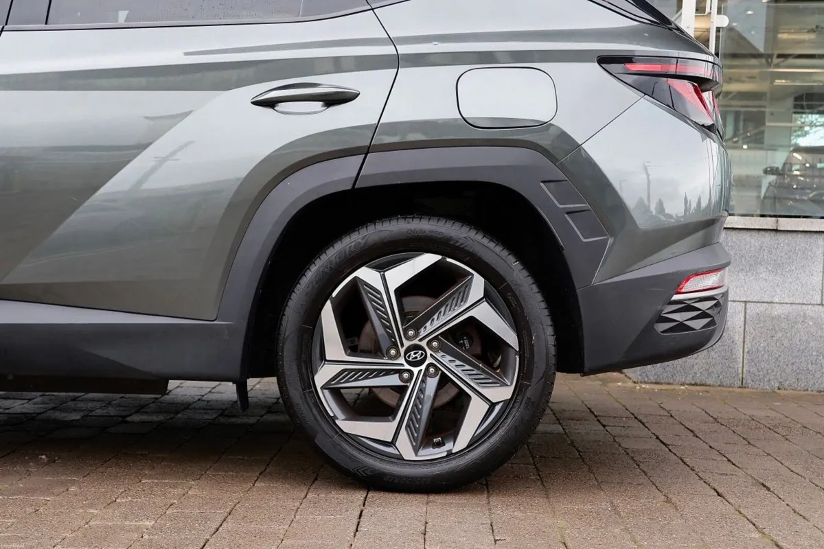 Hyundai Tucson 4WD Executive PHEV Auto-Plug in Hyb - Image 6