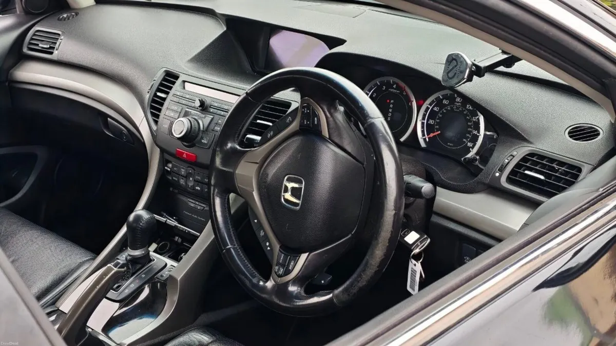 Honda Accord 2009 - Image 2