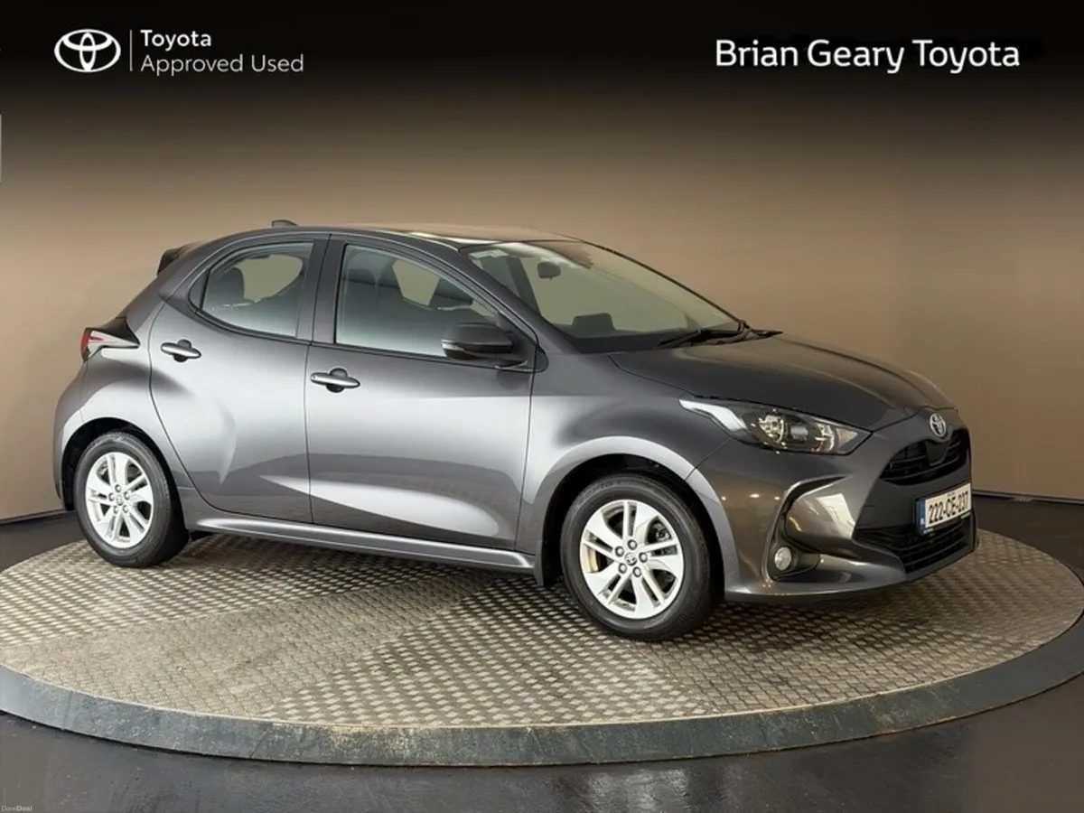 Toyota Yaris HYBRID LUNA - Image 1