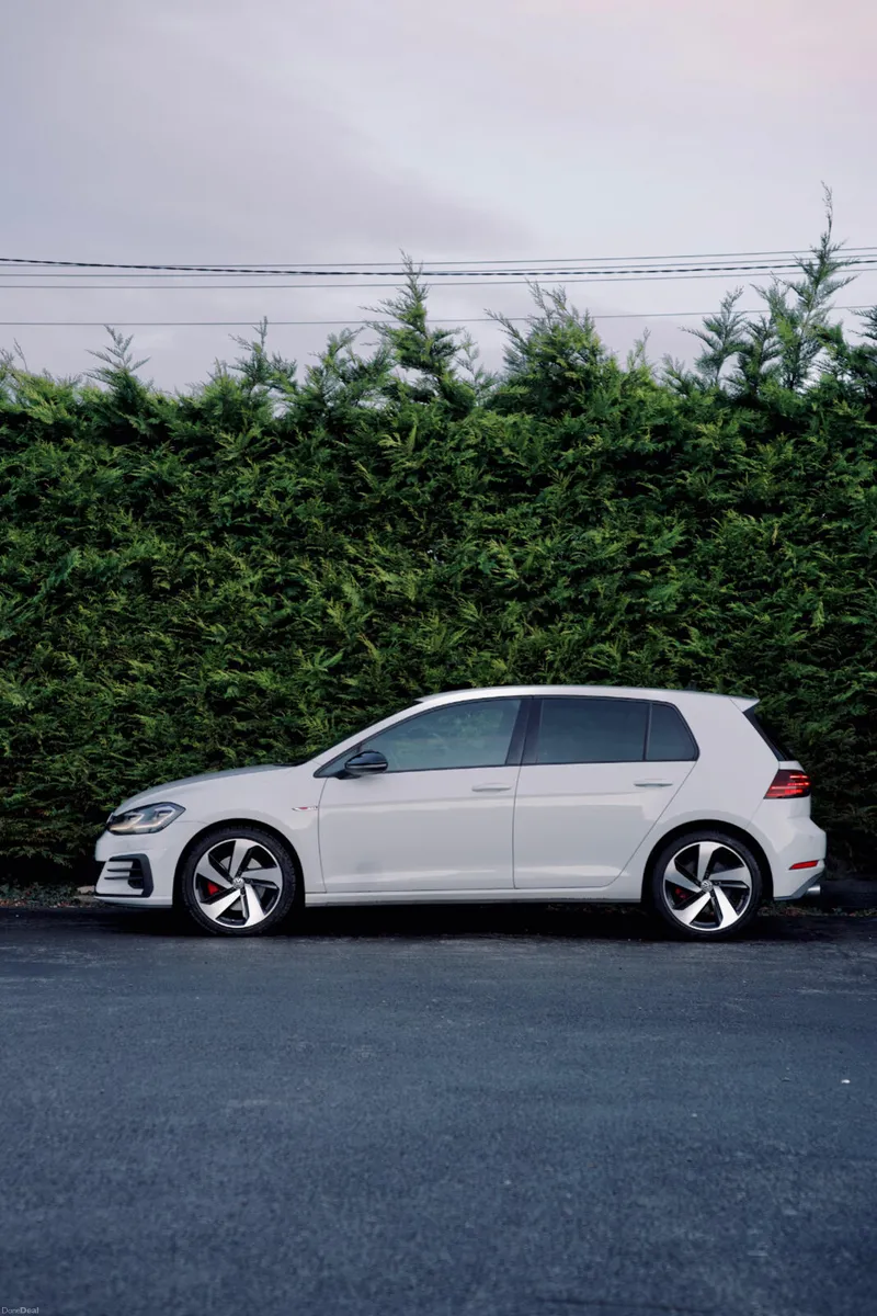 Volkswagen Golf GTI 2.0 2017 - Image 2