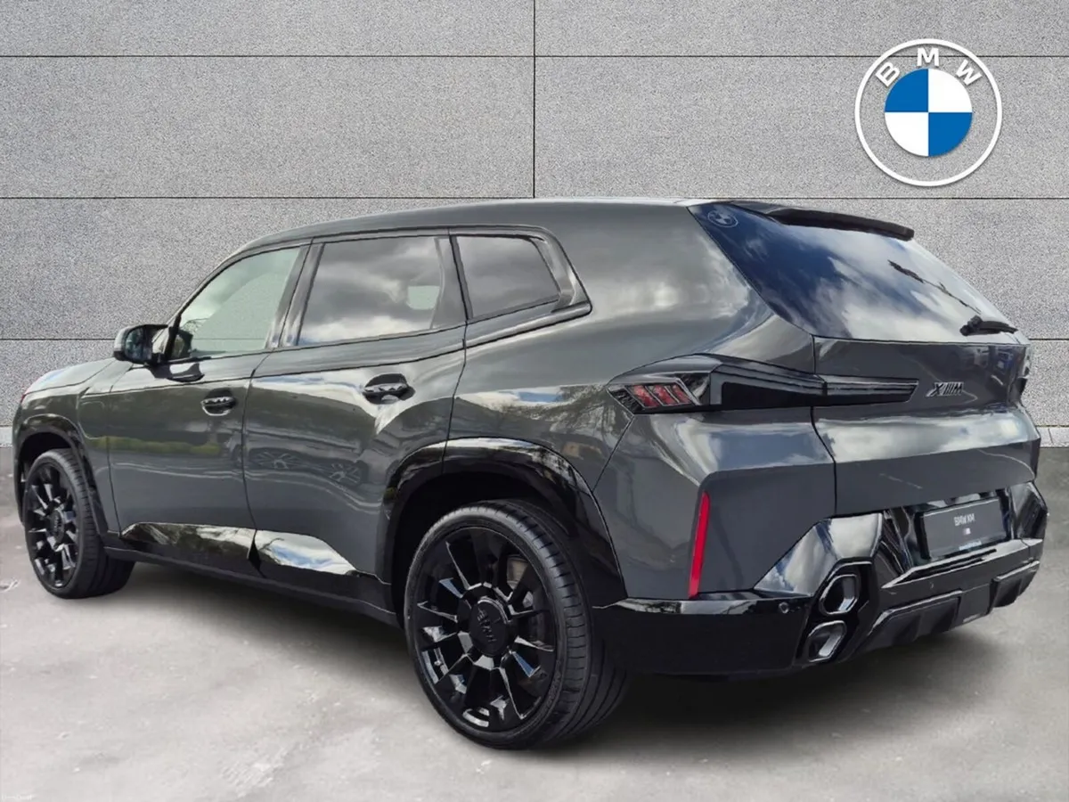 BMW XM 50e - Image 2