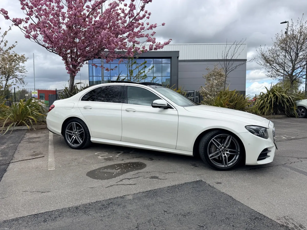 182!Mercedes-Benz E-Class E220 D AMG Premium Plus - Image 3