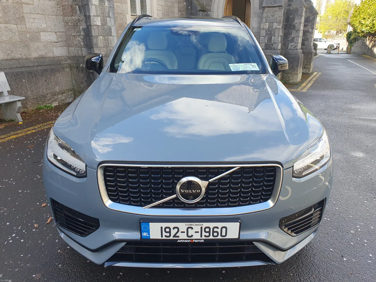Volvo XC90 2019 // R Design // T8 Plug In Hybrid - Image 2