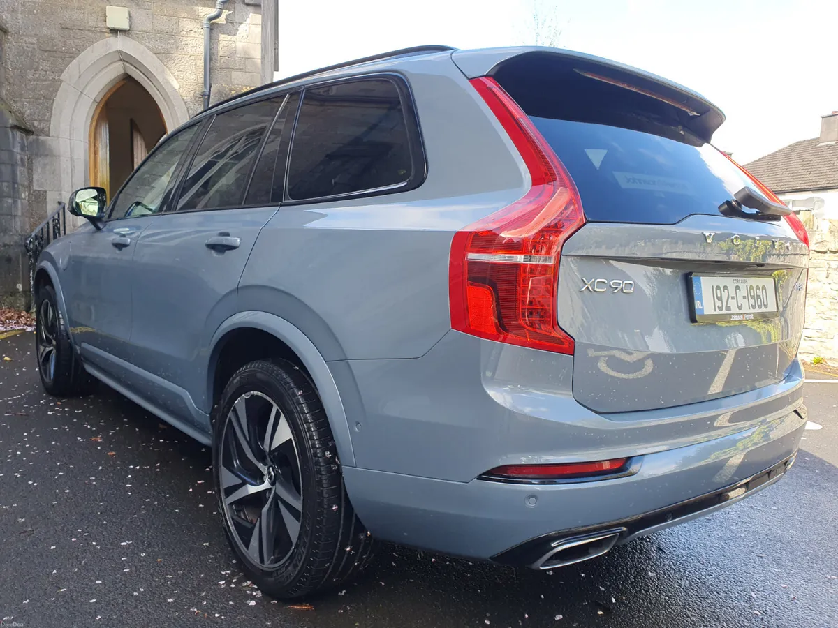 Volvo XC90 2019 // R Design // T8 Plug In Hybrid - Image 4