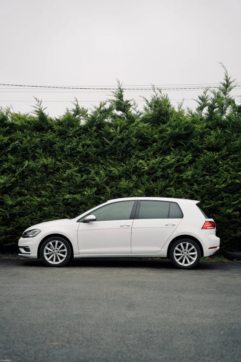 Volkswagen Golf 1.2 TSI Comfortline 2019 - Image 2