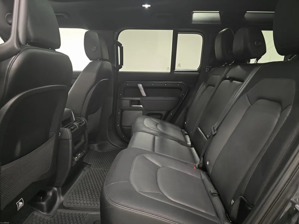 Land Rover Defender Diesel Estate X-Dynamic SE - Image 4