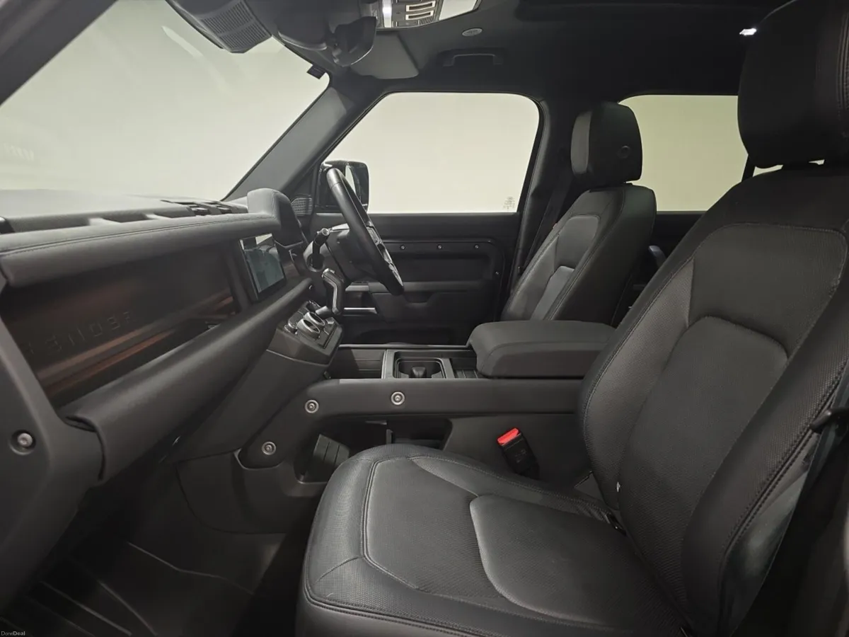 Land Rover Defender Diesel Estate X-Dynamic SE - Image 3