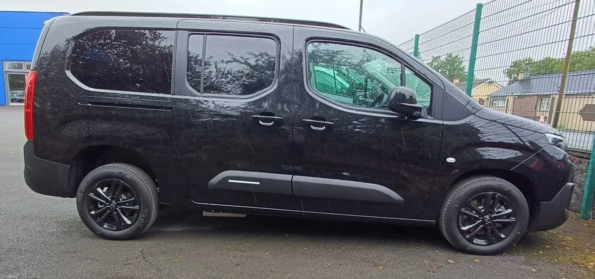 Wheelchair Taxi 7 seat auto Citroen Berlingo - Image 2