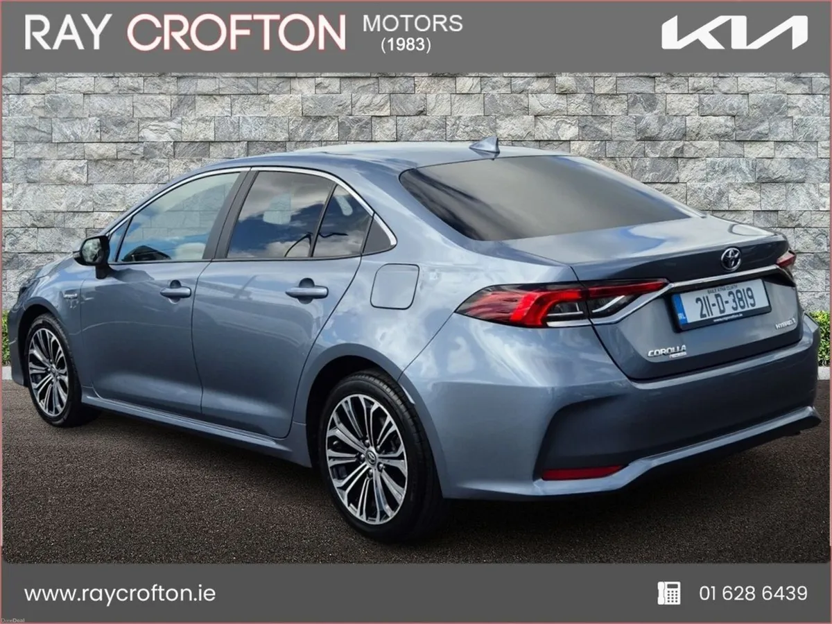 Toyota Corolla 1.8 Hybrid Luna Sport Saloon - Image 4