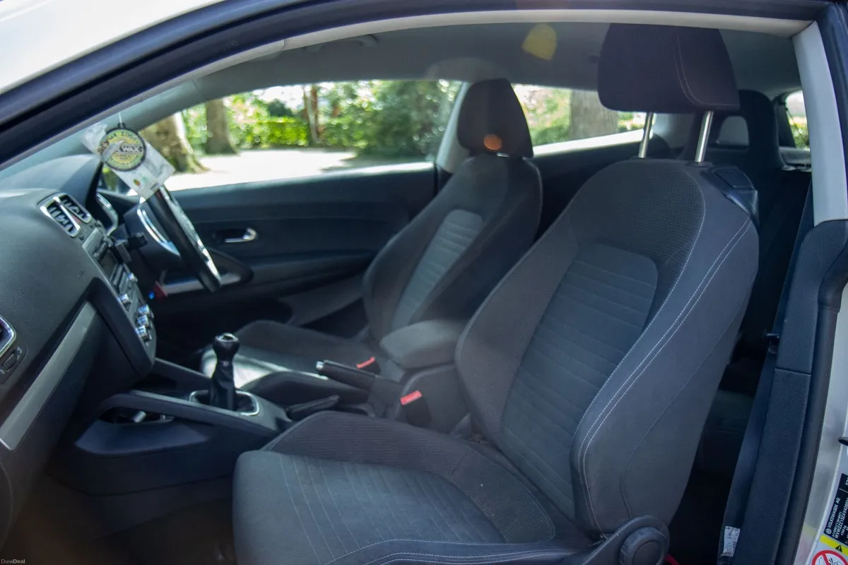 Volkswagen Scirocco 2010 - Image 4