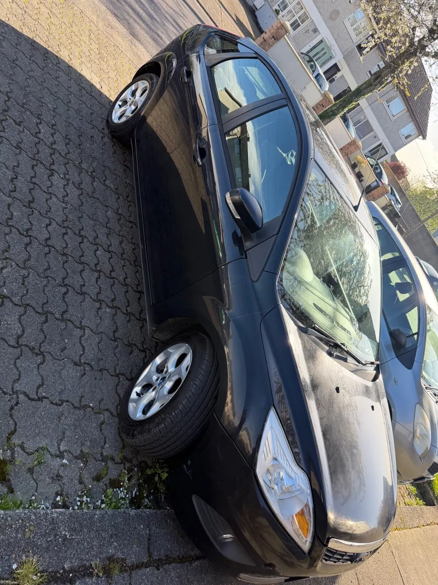 Ford Focus 2011 - Image 1