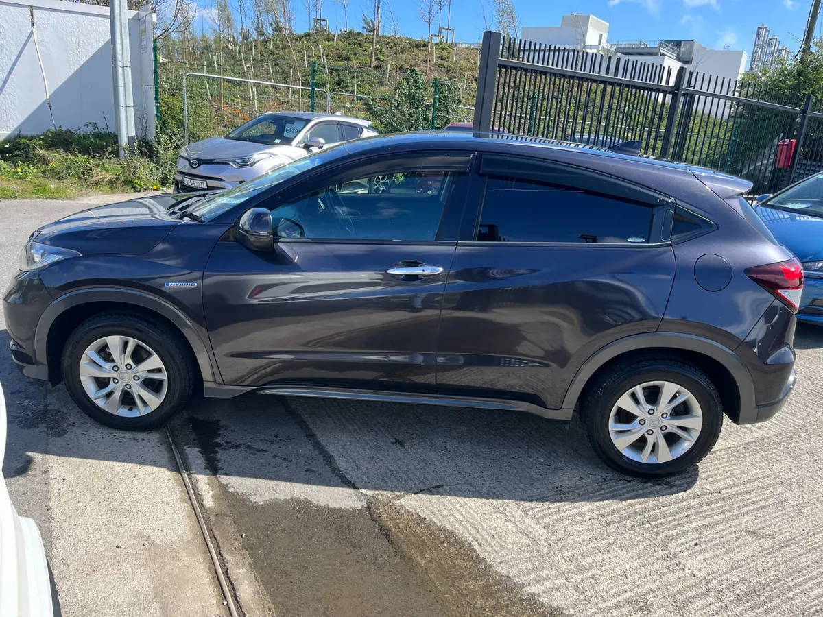 HONDA HRV 2016, VEZEL 1.5 HYBRID AUTO LOW KM - Image 4