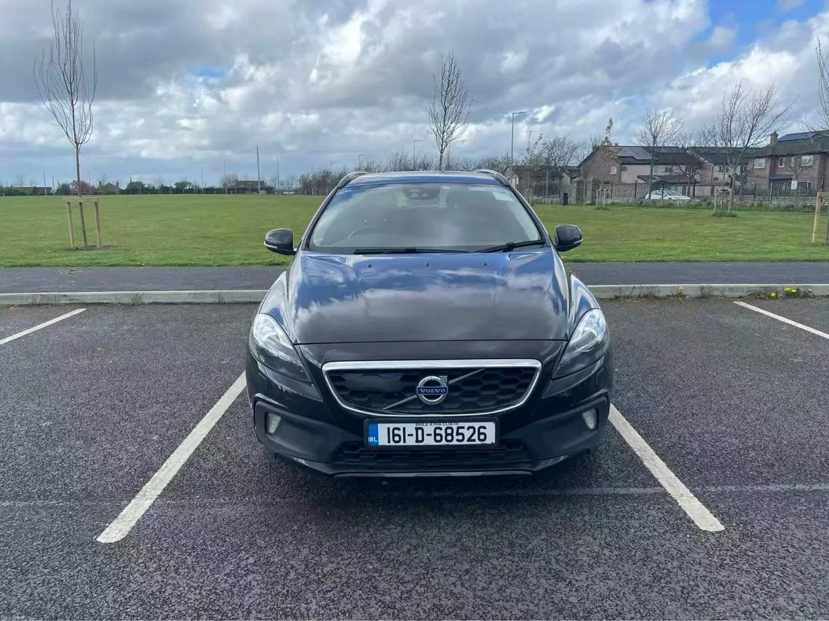 VOLVO V40 2.0 D4 CROSS COUNTRY DIESEL - Image 2