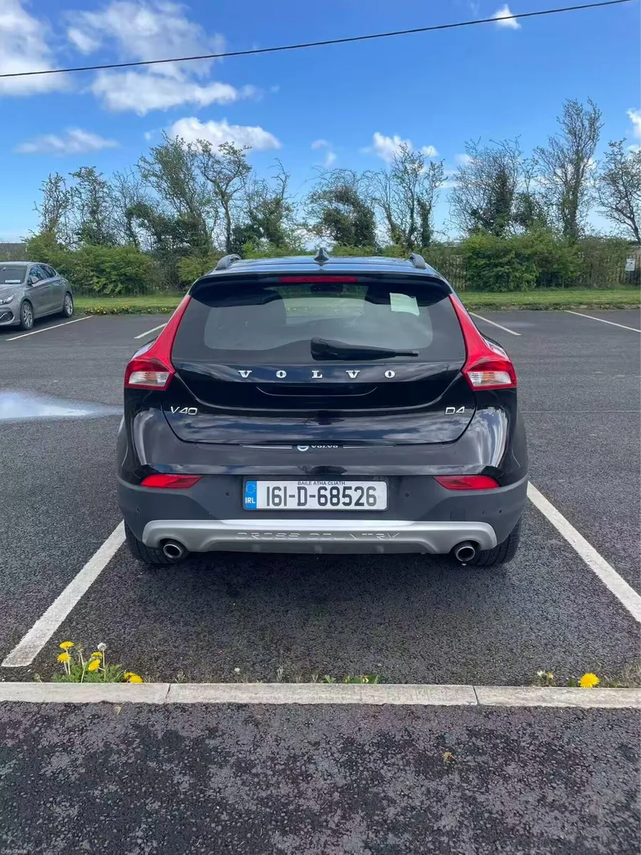 VOLVO V40 2.0 D4 CROSS COUNTRY DIESEL - Image 3