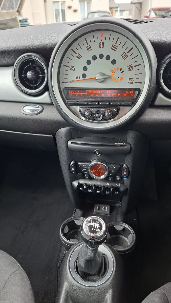 2012 mini one only 124 km - Image 3