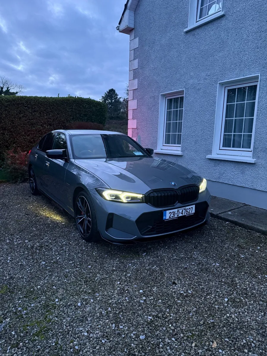 BMW 3-Series 2023 - Image 2