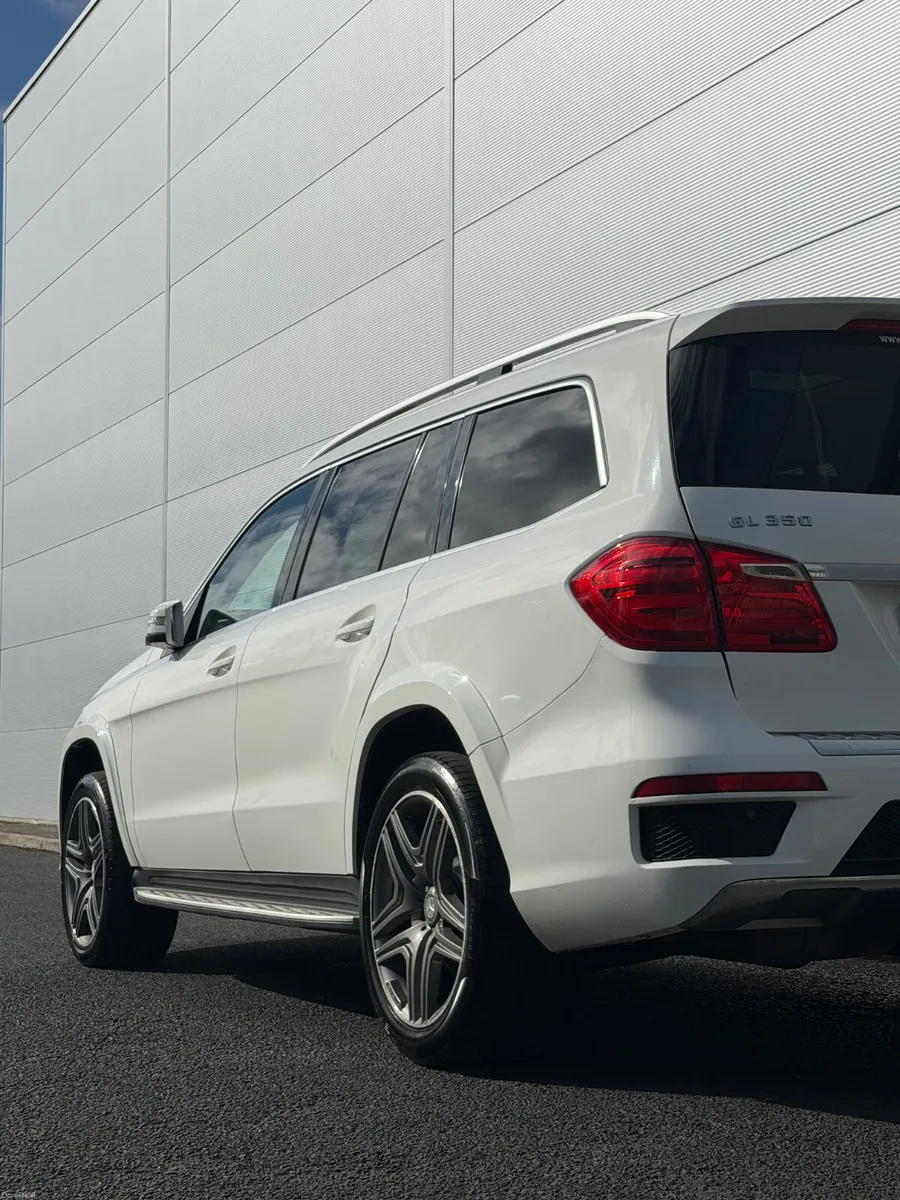 Mercedes GLS350d AMG *7seat *PanRoof - Image 4