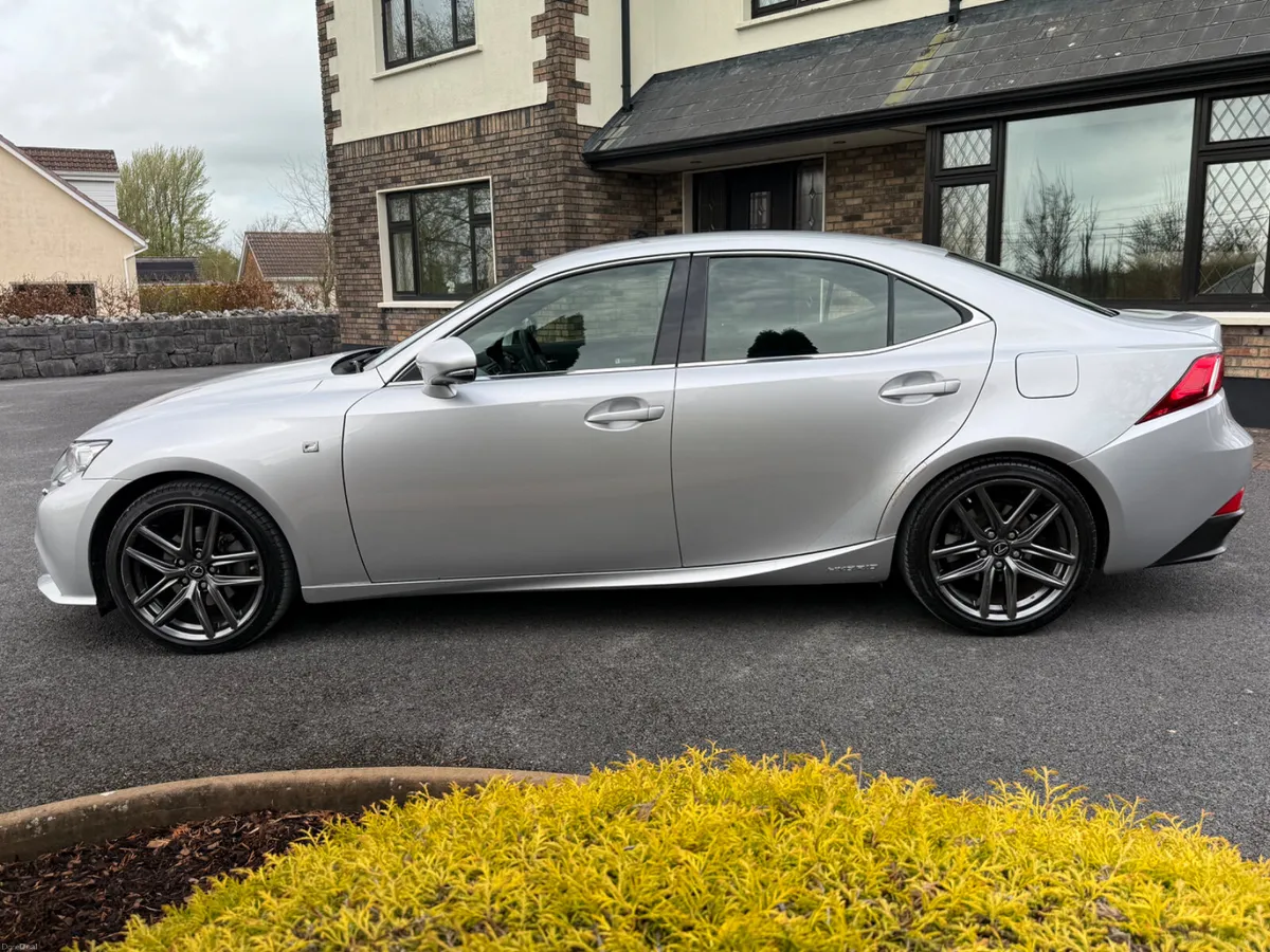 Stunning *1 Owner* Lexus IS300H F-Sport! - Image 4