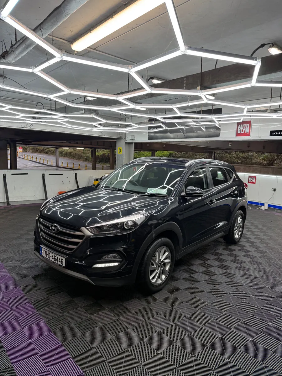 171 Hyundai Tucson 1.7 Diesel - PREMIUM MODEL - Image 3