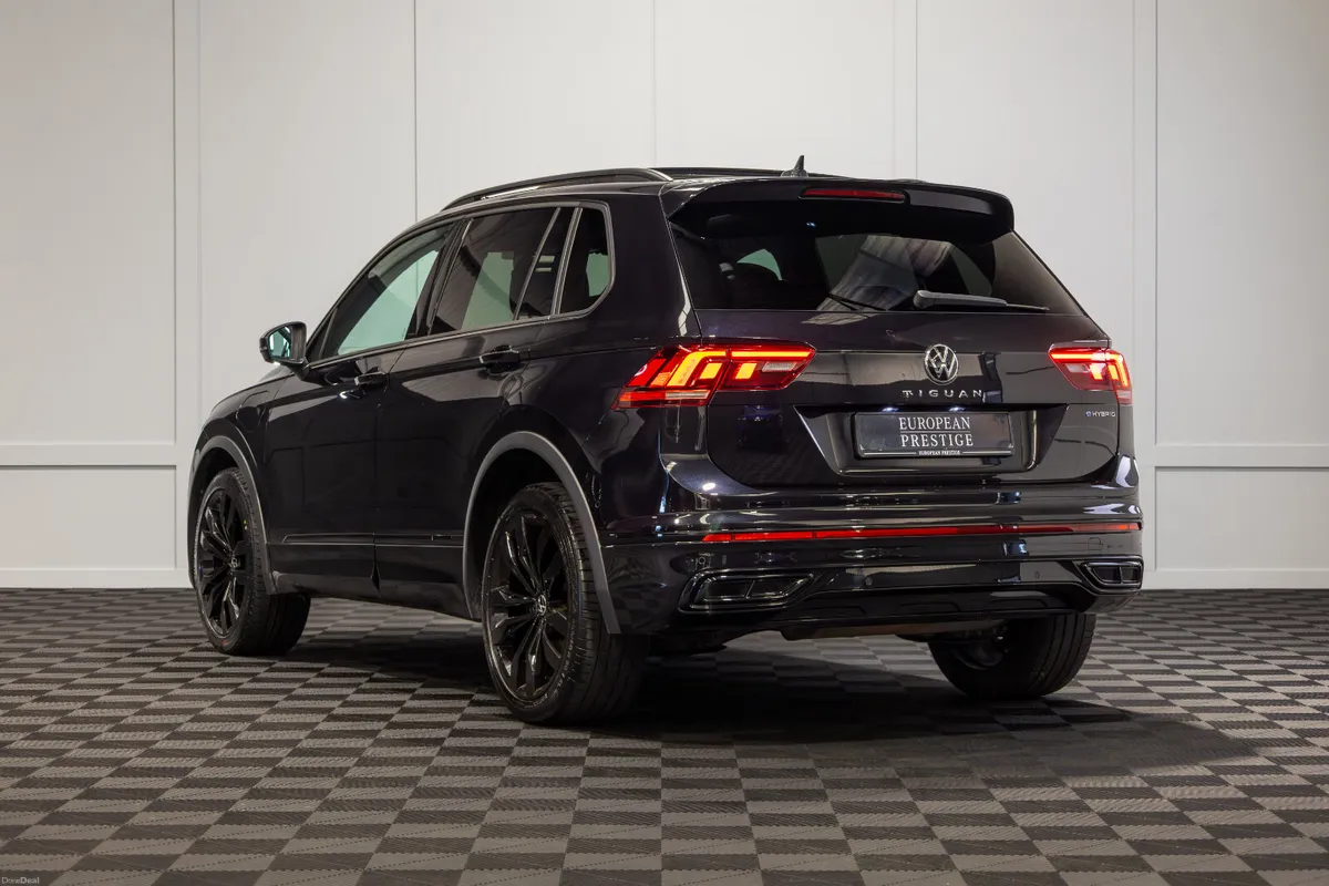 2024 Volkswagen Tiguan R-Line Black Edition - Image 4
