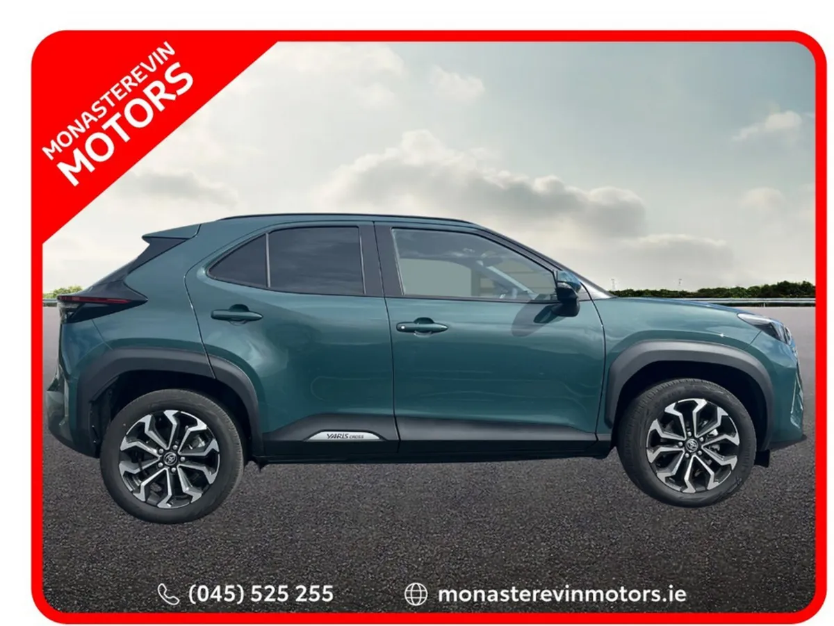 Toyota Yaris Cross LUNA SPORT MON 4DR - Image 3