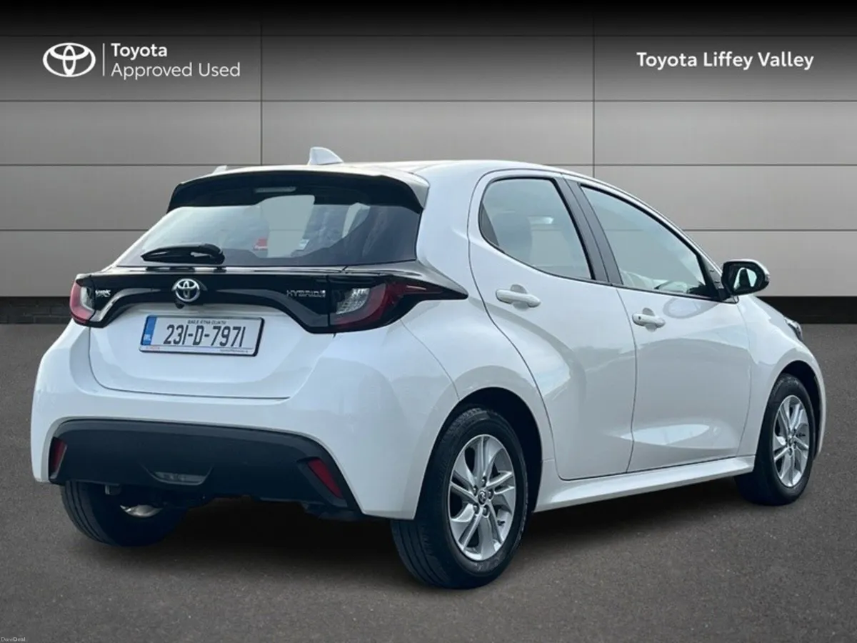 Toyota Yaris 1.5 HYBRID LUNA 4DR AUTO - Image 2