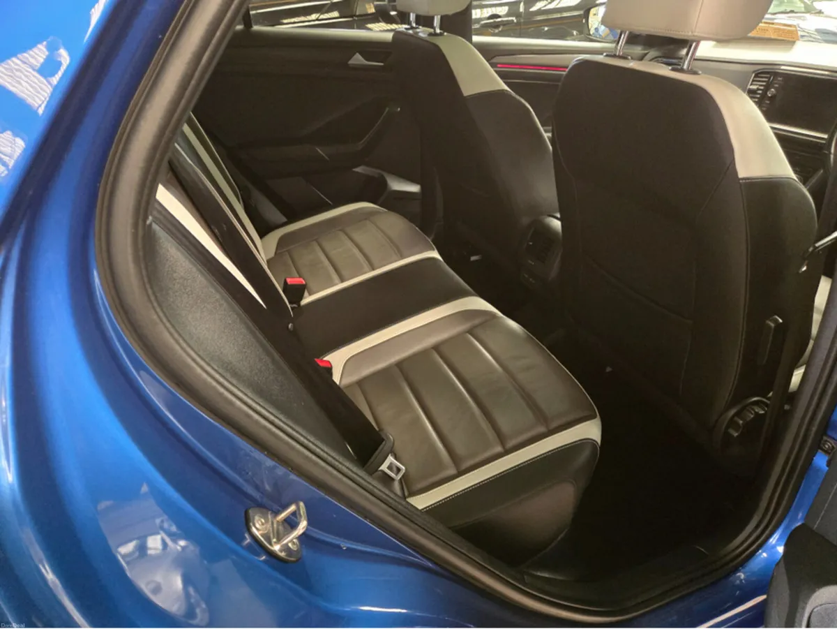 Volkswagen T-Roc SPORT 1.5 TSI D7F 150HP 5DR AUTOM - Image 2