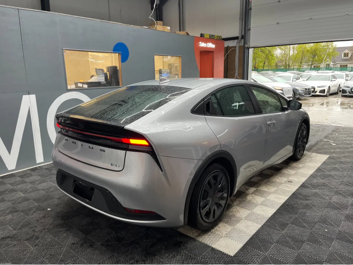 Toyota Prius 2025 TOYOTA PRIUS X 1.8 AUTOMATIC / C - Image 2